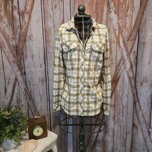 Western Inspired Classic Green Plaid Button-Up Shirt